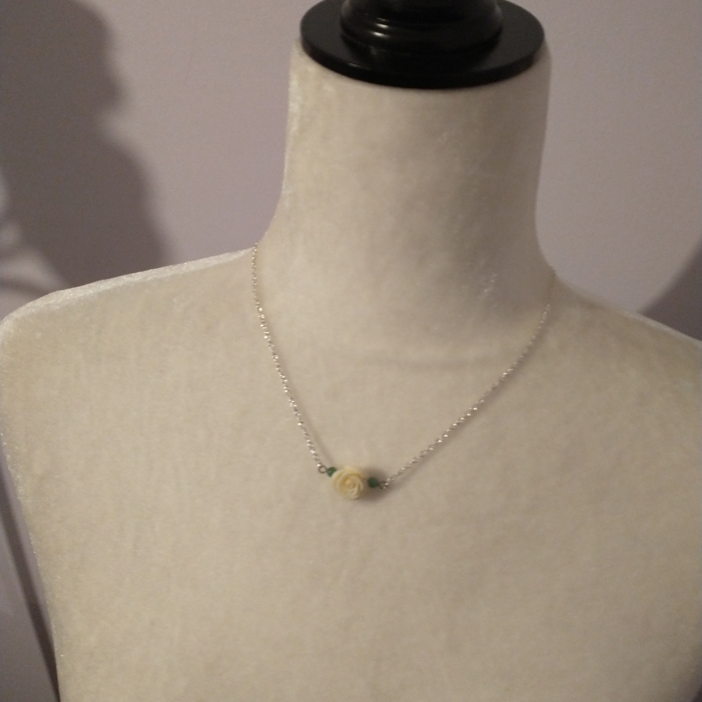 Flower neckalce - Picture 6 of 7